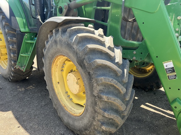 2009 John Deere 7330 Tractor