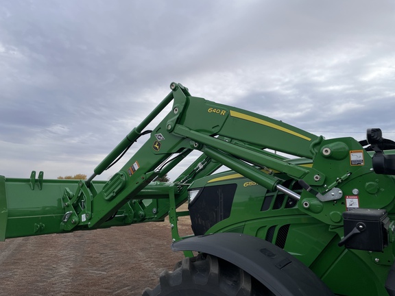 John Deere 640R Loader