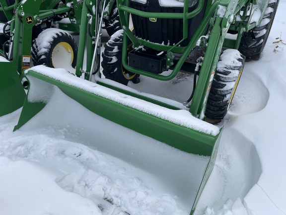 2024 John Deere 2032R Tractor Compact