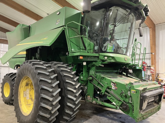 2022 John Deere S780 Combine