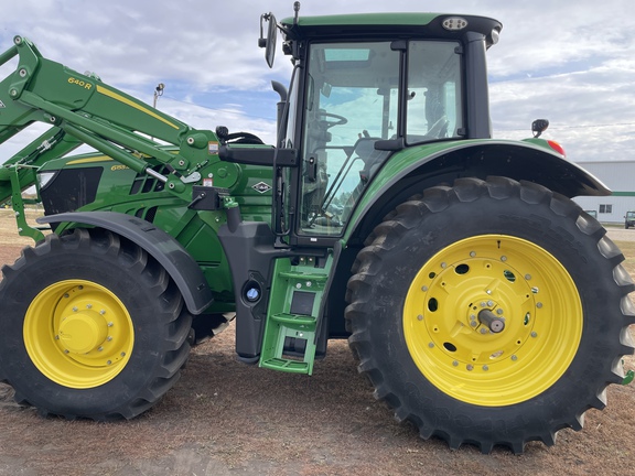 2022 John Deere 640R Loader