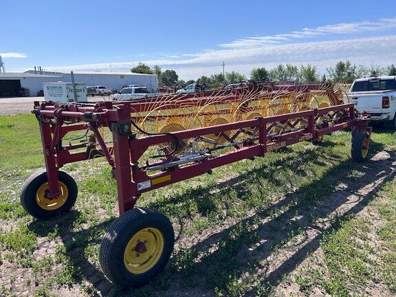 2002 New Holland HT-154 Rake