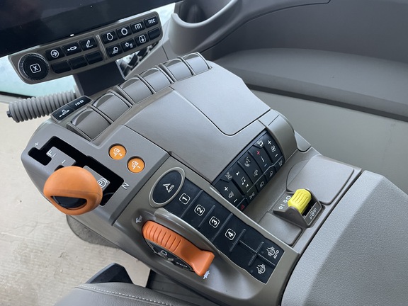 2024 John Deere 9R 640 Tractor 4WD