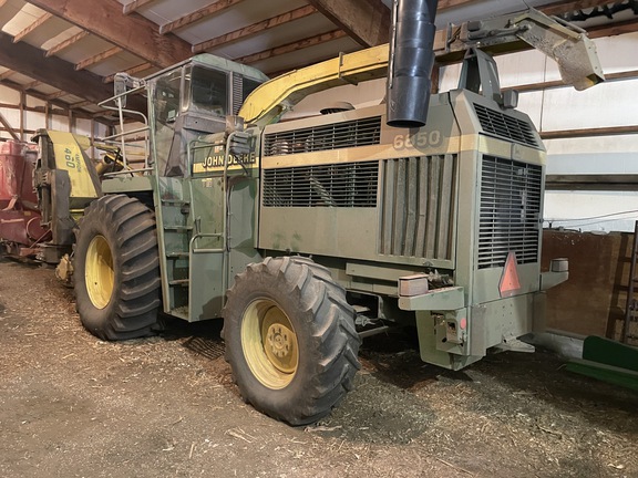 2000 John Deere 6850 Forage Harvester