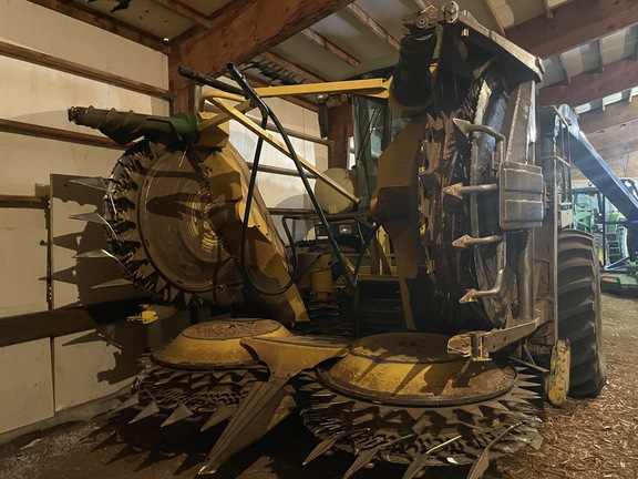 2000 John Deere 6850 Forage Harvester