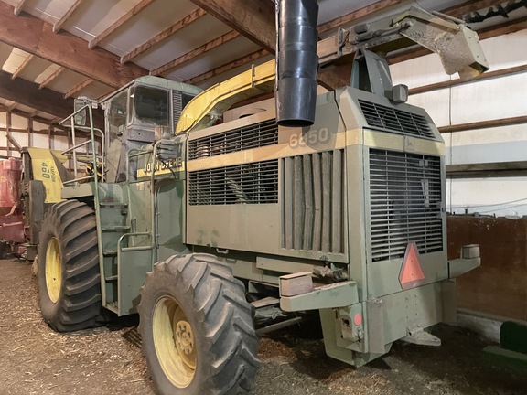 2000 John Deere 6850 Forage Harvester