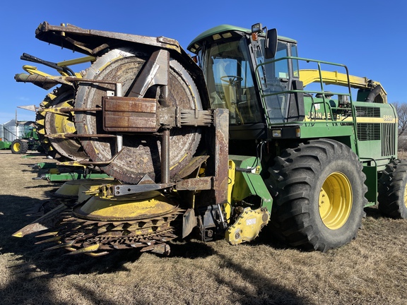 2000 John Deere 6850 Forage Harvester