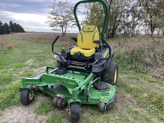 2025 John Deere Z950M Mower/Zero Turn