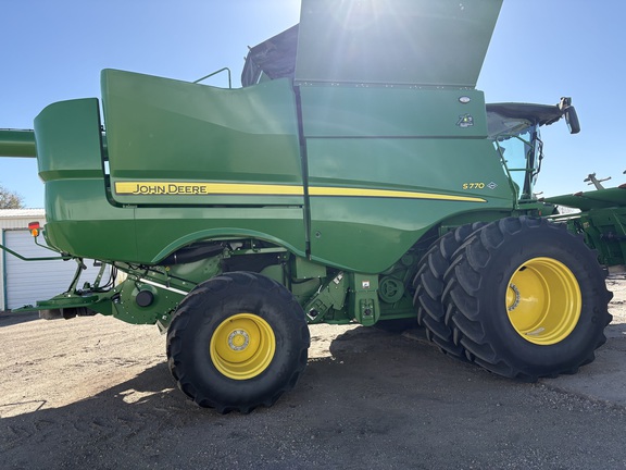 2022 John Deere S770 Combine