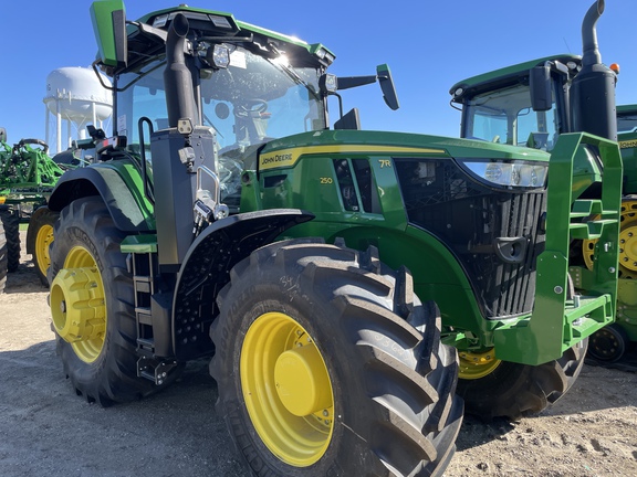 2025 John Deere 7R 250 Tractor