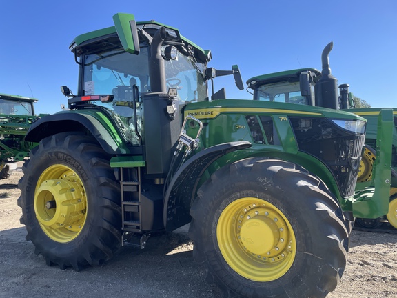 2025 John Deere 7R 250 Tractor