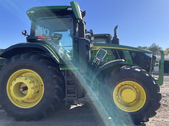 2025 John Deere 7R 250 Tractor