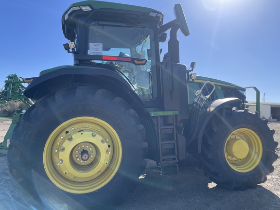 2025 John Deere 7R 250 Tractor