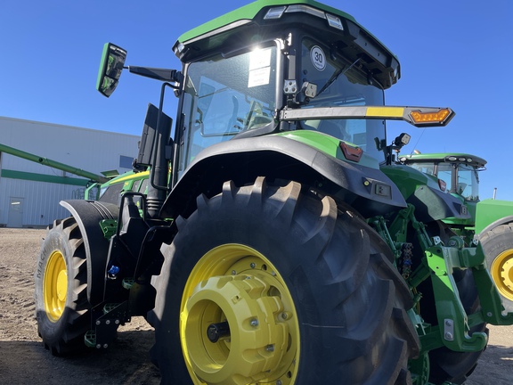 2025 John Deere 7R 250 Tractor