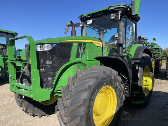 2025 John Deere 7R 250 Tractor