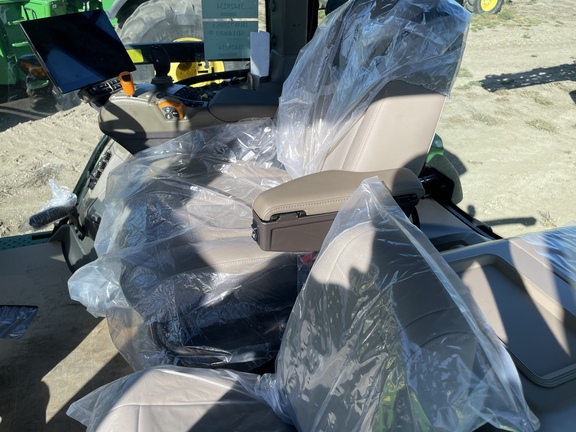 2025 John Deere 7R 250 Tractor