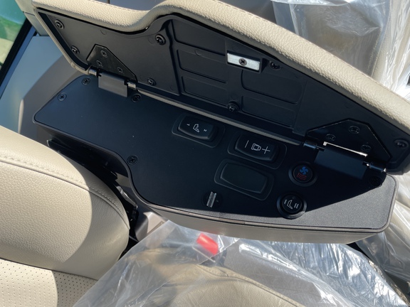 2025 John Deere 7R 250 Tractor