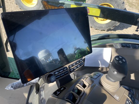 2025 John Deere 7R 250 Tractor