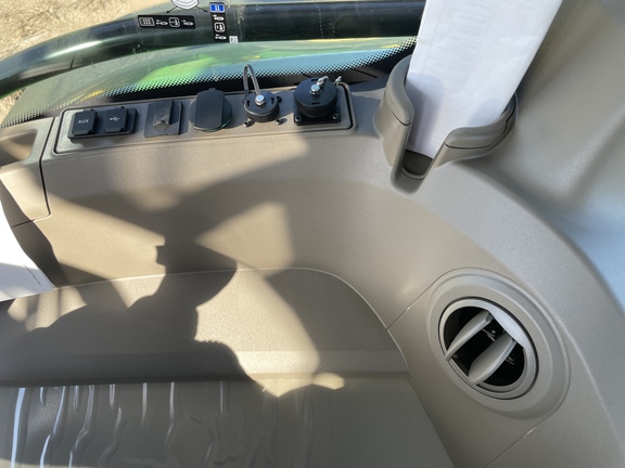 2025 John Deere 7R 250 Tractor