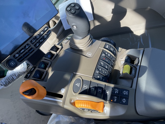 2025 John Deere 7R 250 Tractor