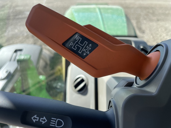 2025 John Deere 7R 250 Tractor