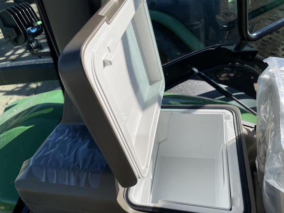 2025 John Deere 7R 250 Tractor