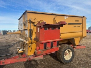 2000 Misc 3036 Feed Wagon