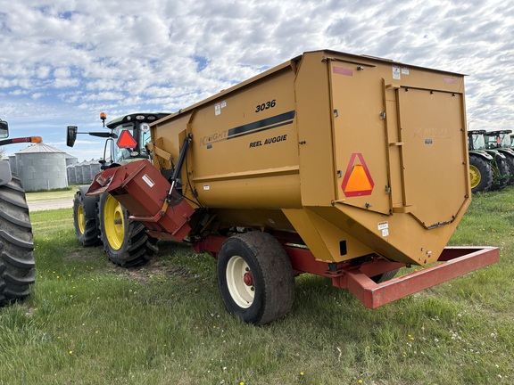 2000 Misc 3036 Feed Wagon
