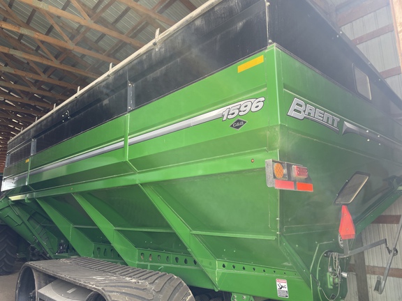 2022 Brent 1596 Grain Cart
