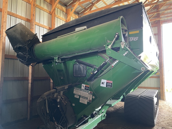 2022 Brent 1596 Grain Cart