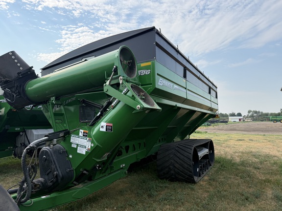 2022 Brent 1596 Grain Cart