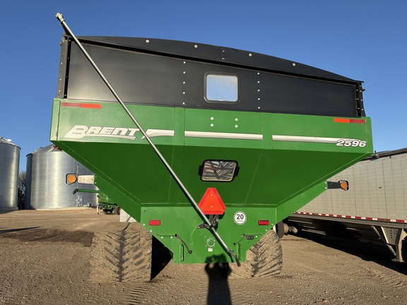 2022 Brent 2596 Grain Cart