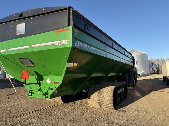 2022 Brent 2596 Grain Cart