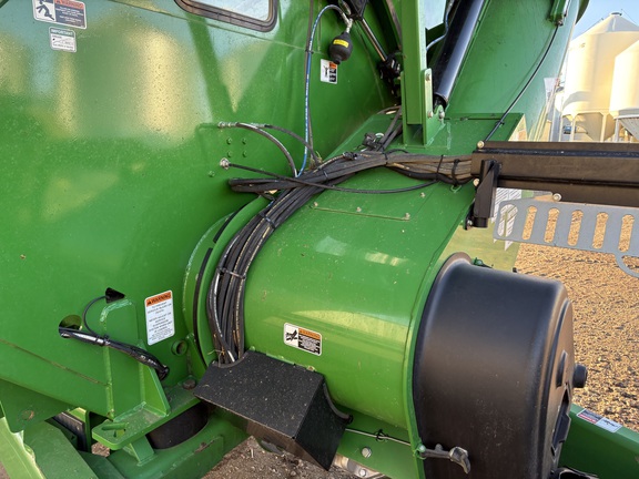 2022 Brent 2596 Grain Cart