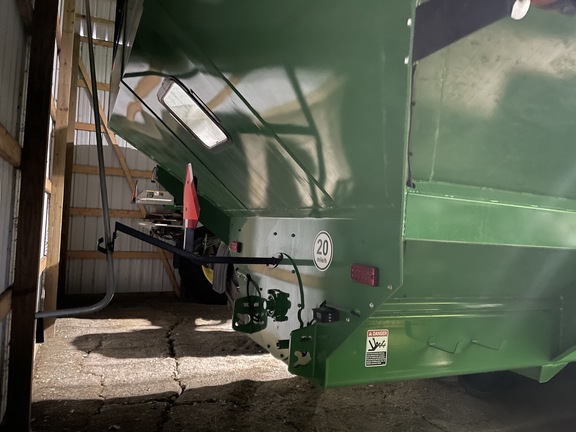 2022 Brent 2596 Grain Cart