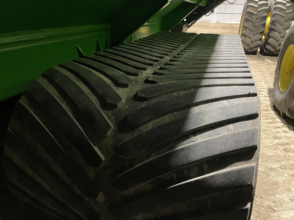 2022 Brent 2596 Grain Cart