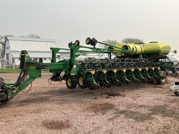 2009 John Deere DB60 Planter