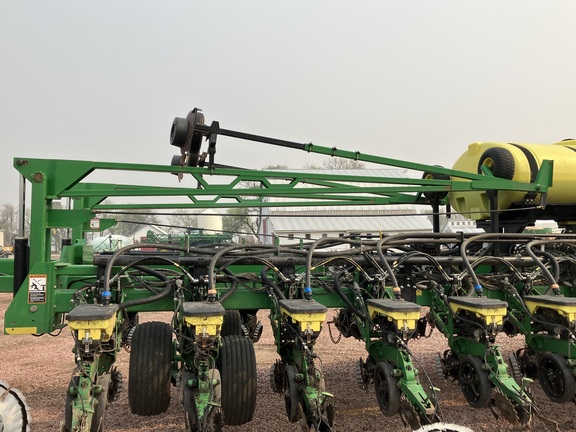 2009 John Deere DB60 Planter