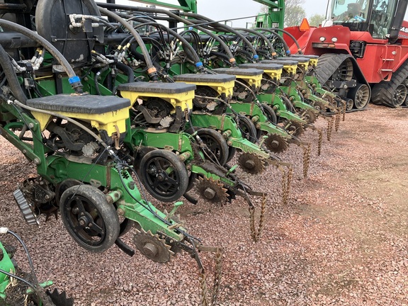 2009 John Deere DB60 Planter