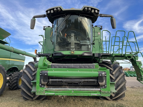 2023 John Deere X9 1000 Combine