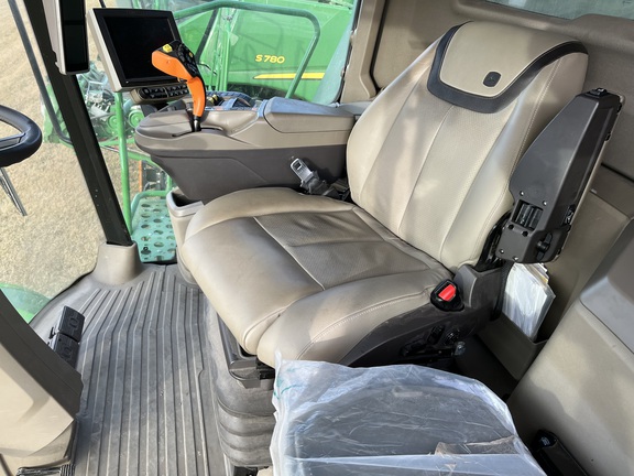 2023 John Deere X9 1000 Combine