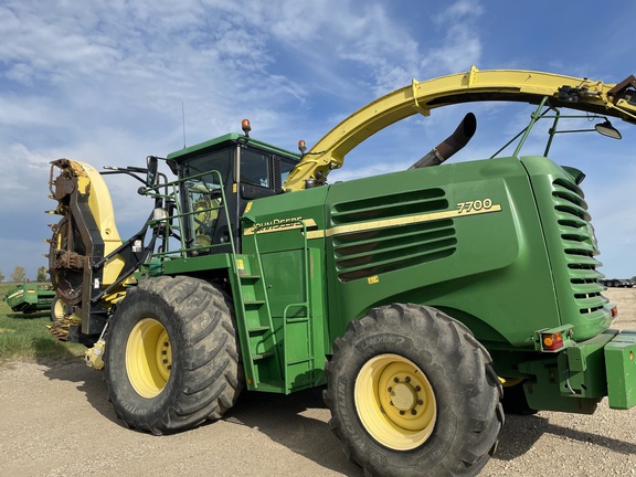 2004 John Deere 7700 Forage Harvester