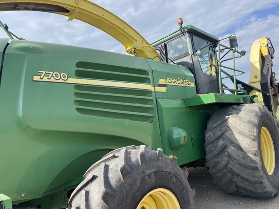 2004 John Deere 7700 Forage Harvester