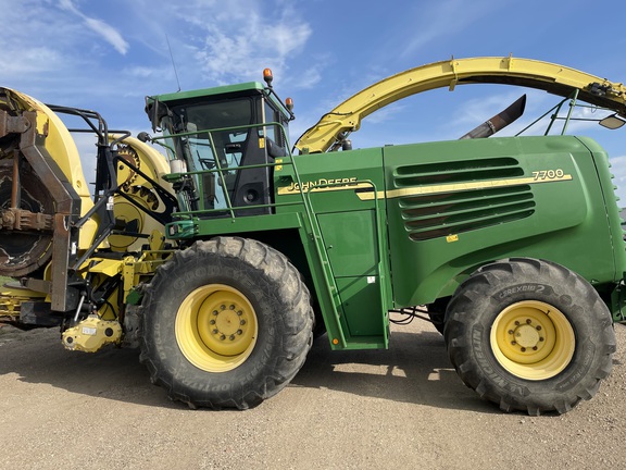 2004 John Deere 7700 Forage Harvester