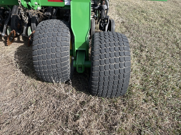 2013 John Deere 1890 Air Seeder