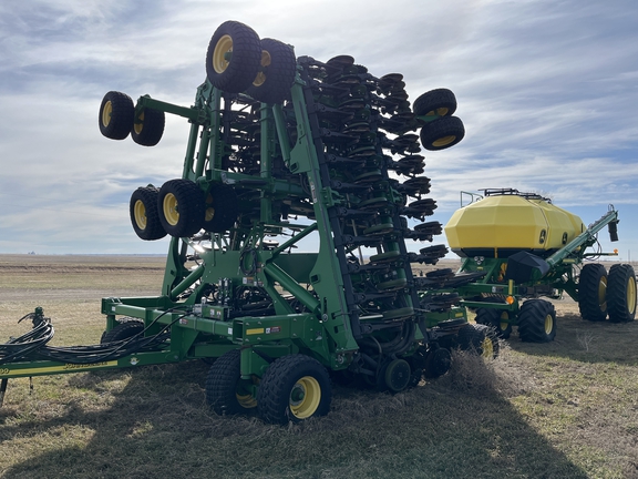 2013 John Deere 1890 Air Seeder