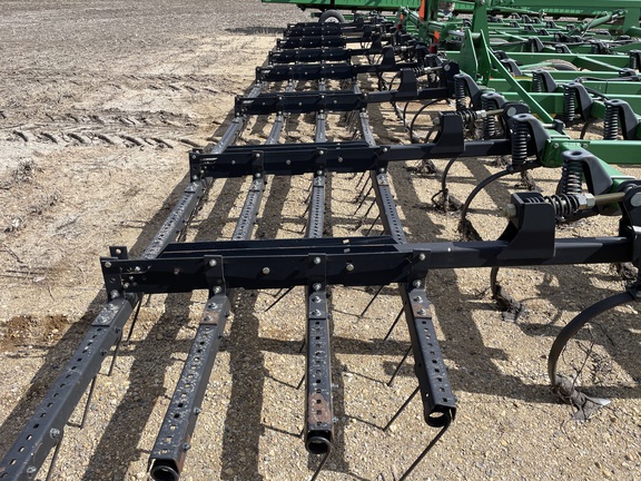 2004 John Deere 2210 Field Cultivator