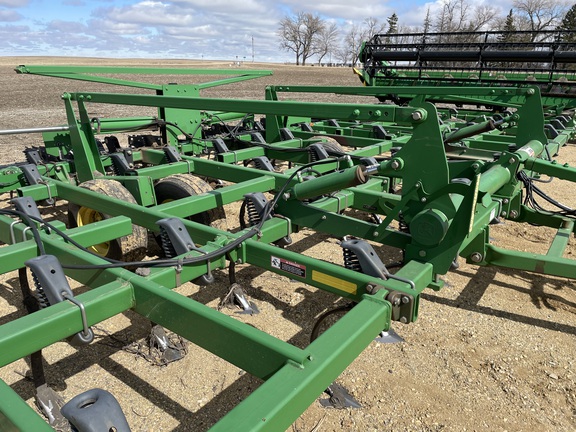 2004 John Deere 2210 Field Cultivator