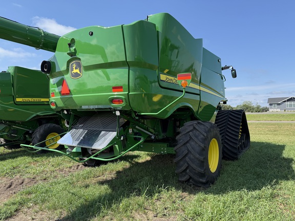 2023 John Deere S780 Combine
