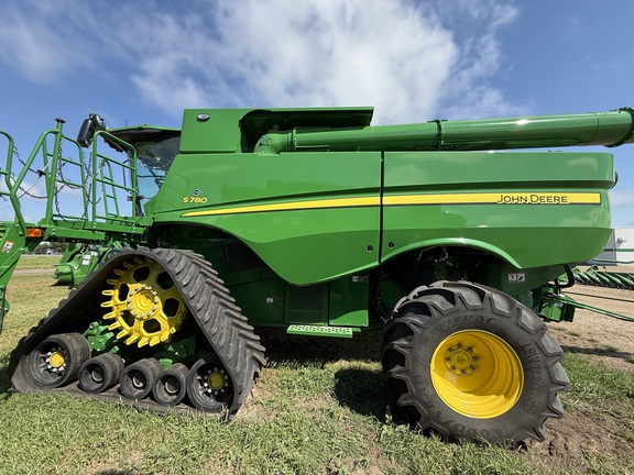 2023 John Deere S780 Combine